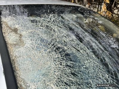 Катастрофа между камион и кола край Дъбово по чудо се размина без жертви / Новини от Казанлък