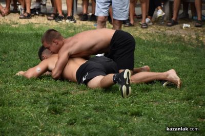 Овощник събра около 50 борци в зрелищна спортна надпревара