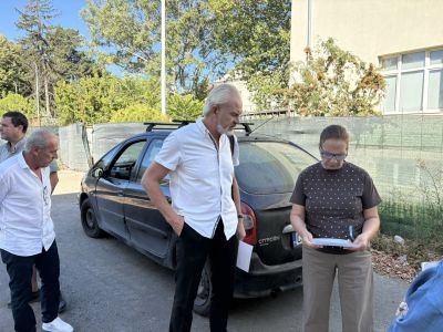 Новите физкултурни салони са на финала, за да посрещнат децата