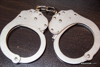 Постоянен арест за рецидивист, откраднал телефон от автомобил, в който спял собственикът му / Новини от Казанлък