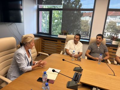 Над 40 пожара за 40 дни: Пожарната и ромските лидери с общи действия срещу палежите