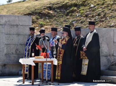 Хиляди българи почетоха 149-тата годишнина от Шипченската епопея