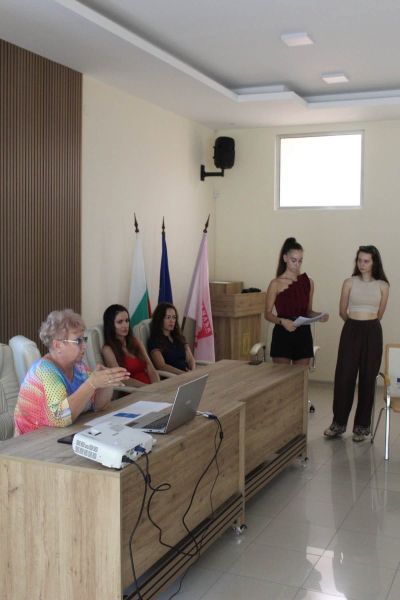 Младежи от 4 държави черпят опит от екологичните политики на Казанлък 
