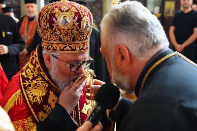 С водосвет и молебен митрополит Киприан отбеляза своя имен ден