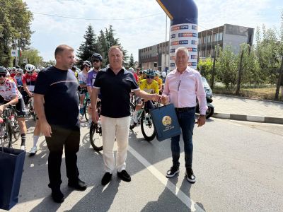Кметът на Павел баня даде старт на четвъртия етап от Международната колоездачна обиколка на България 