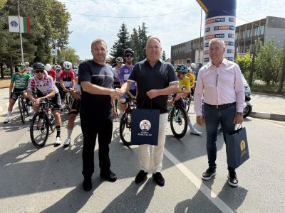 Кметът на Павел баня даде старт на четвъртия етап от Международната колоездачна обиколка на България 