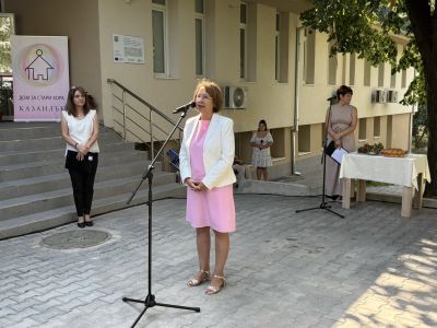 Днес бе официално открита обновената сграда на Дом за стари хора №1 в Казанлък