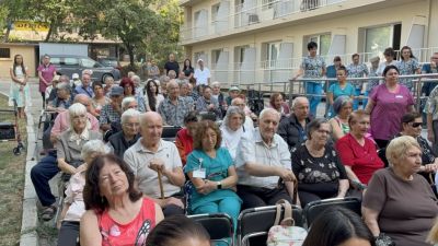 Днес бе официално открита обновената сграда на Дом за стари хора №1 в Казанлък