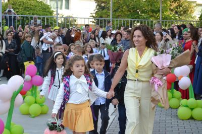 С празнично настроение започна учебната година в ОУ „Георги Кирков“