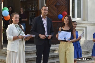 Директорът на ПХГ “Св. Св. Кирил и Методий“: Вие прекрачвате прага на училище с традиции и дух
