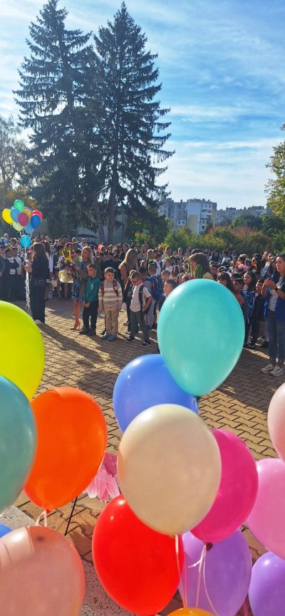 Една нова история започва:  Първият учебен ден в ОУ „Чудомир“