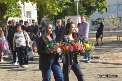 Директорът на ПХГ “Св. Св. Кирил и Методий“: Вие прекрачвате прага на училище с традиции и дух