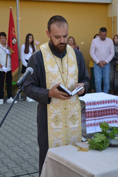С празнично настроение започна учебната година в ОУ „Георги Кирков“