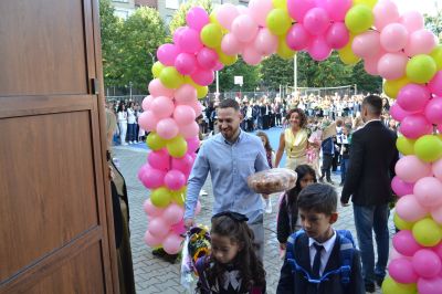 С празнично настроение започна учебната година в ОУ „Георги Кирков“