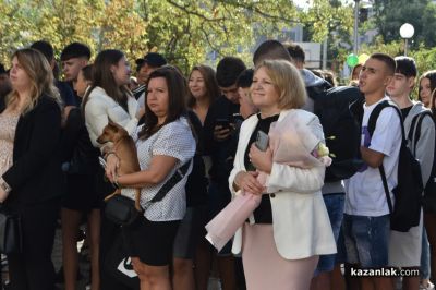 Директорът на ПХГ “Св. Св. Кирил и Методий“: Вие прекрачвате прага на училище с традиции и дух