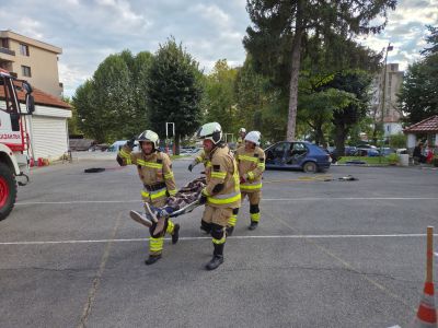 Огнеборците от Казанлък показаха различни демонстрации и техника по повод Седмицата на пожарната безопасност / Новини от Казанлък