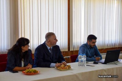 Китайска делегация от Шанси посети Института по розата