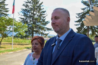 Китайска делегация от Шанси посети Института по розата