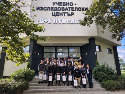 Първо тържествено откриване на учебната година в М+С Хидравлик с ученици от дуалната форма на обучение в ПГ „Иван Хаджиенов“ / Новини от Казанлък