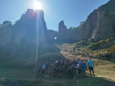 Ученици от Хуманитарната гимназия в Казанлък се докоснаха до природното и културното наследство на Северозападна България / Новини от Казанлък