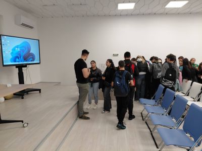 Младият кардиолог д-р Живко Караколев се срещна с ученици в ПГЛПТ в Световния ден на сърцето