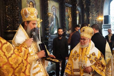 Патриарх Даниил връчи орден „Св. Йоан Рилски“ на Старозагорския митрополит д-р Киприан