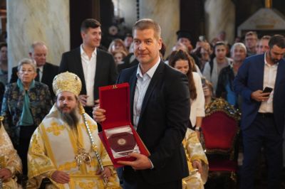 Патриарх Даниил връчи орден „Св. Йоан Рилски“ на Старозагорския митрополит д-р Киприан