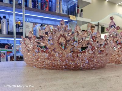 Казанлъшкият коафьор Стенли дарява короните за тазгодишния конкурс „Мис България“