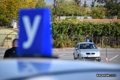 За четвърти път Drive Safe събра млади водачи в надпревара по майсторско шофиране в Казанлък