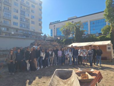 Ученици от ПХГ „Св. Св. Кирил и Методий“ - Казанлък се докоснаха до живата история на София / Новини от Казанлък