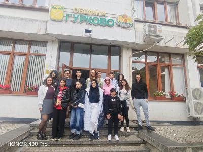 Ученици от Гурково “влязоха в обувките“ на общинските служители