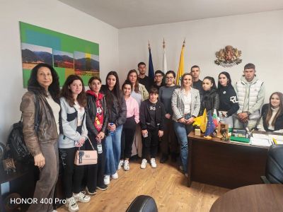 Ученици от Гурково “влязоха в обувките“ на общинските служители / Новини от Казанлък