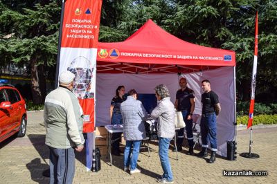 Пожарникарите в Казанлък запознаха граждани и ученици с правилата за действие при бедствия / Новини от Казанлък