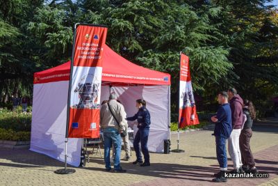 Пожарникарите в Казанлък запознаха граждани и ученици с правилата за действие при бедствия