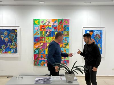 20 новородени деца в Казанлък получиха първите ваучери в увеличения размер от 300 евро 