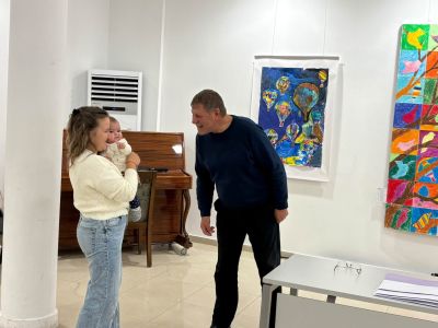 20 новородени деца в Казанлък получиха първите ваучери в увеличения размер от 300 евро 