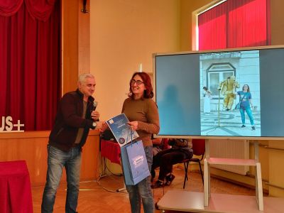 Хаджиеновци отбелязаха Дните на „Еразъм+“ с фотоконкурс, изложба, дискусия и ученически подкаст
