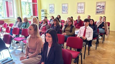 Хаджиеновци отбелязаха Дните на „Еразъм+“ с фотоконкурс, изложба, дискусия и ученически подкаст
