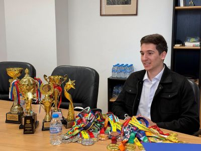 Ученик от Казанлък със златни медали от математически състезания в Япония, Виетнам и Хонконг  / Новини от Казанлък