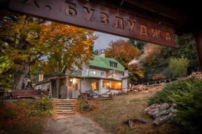Хижа „Малка Бузлуджа“ /стара/ спечели две отличия в конкурса „Хижа на годината 2026“ / Новини от Казанлък