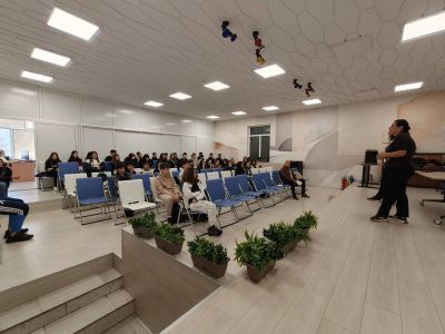 Вейпингът и вредите от енергийните напитки обсъдиха с експерти от РЗИ учениците от ПГЛПТ