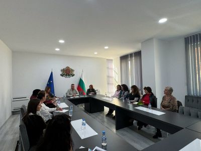 Грижа за децата на община Павел баня преди зимния сезон  / Новини от Казанлък