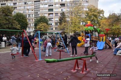 Детски усмивки изпълниха новооткритата площадка в кв. “Васил Левски“