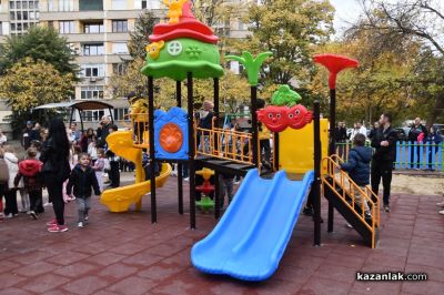 Детски усмивки изпълниха новооткритата площадка в кв. “Васил Левски“