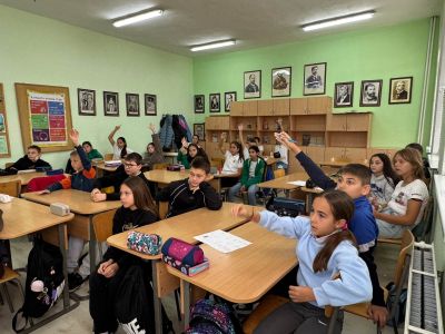 Петокласниците от ОУ „Св. Паисий Хилендарски“ в Казанлък представиха дните на Сътворението чрез слово и изкуство