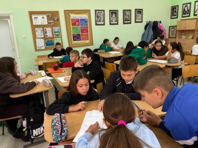 Петокласниците от ОУ „Св. Паисий Хилендарски“ в Казанлък представиха дните на Сътворението чрез слово и изкуство