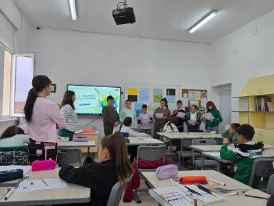 Петокласниците от ОУ „Св. Паисий Хилендарски“ в Казанлък представиха дните на Сътворението чрез слово и изкуство