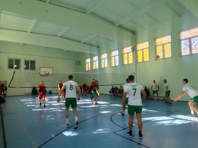 Военнослужещи от районите Казанлък и Карлово на 61-ва механизирана бригада премериха сили във вътрешно състезание по волейбол