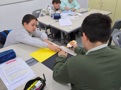 Петокласниците от ОУ „Св. Паисий Хилендарски“ в Казанлък представиха дните на Сътворението чрез слово и изкуство