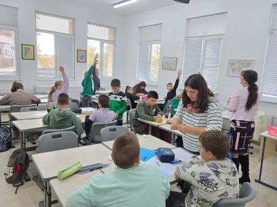 Петокласниците от ОУ „Св. Паисий Хилендарски“ в Казанлък представиха дните на Сътворението чрез слово и изкуство